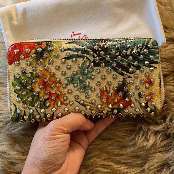 Christian Louboutin Zippy wallet in like new condition - Picture 6 of 6
